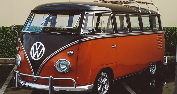 6_Volkswagen-Electric-Hippie-Van-750x400